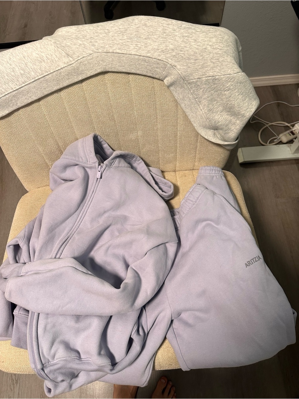 Aritzia Lavender Sweatshirt and sweatpants set